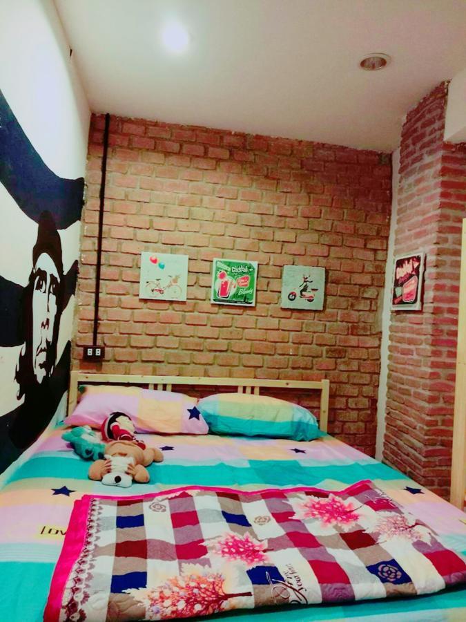 The Sleepless Boutique Hostel Бангкок Екстер'єр фото