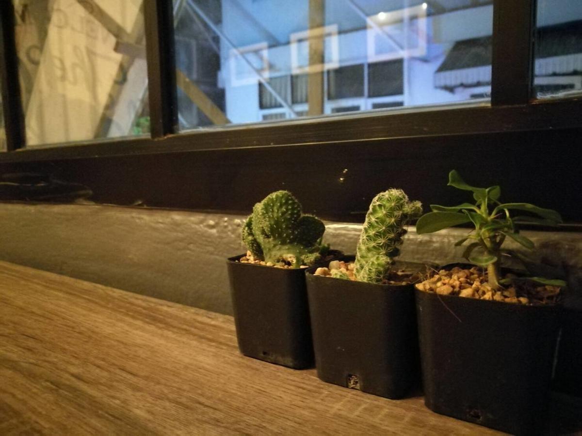 The Sleepless Boutique Hostel Бангкок Екстер'єр фото