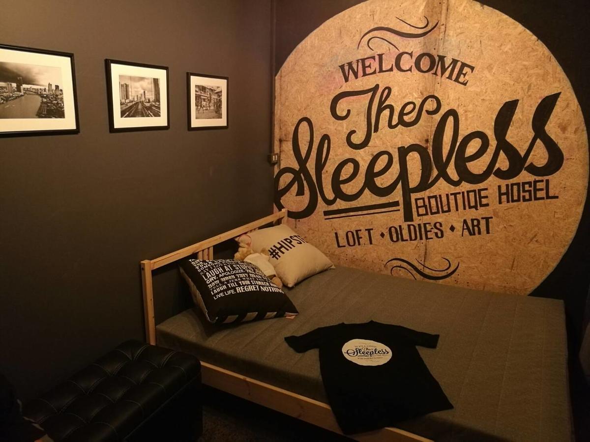 The Sleepless Boutique Hostel Бангкок Екстер'єр фото