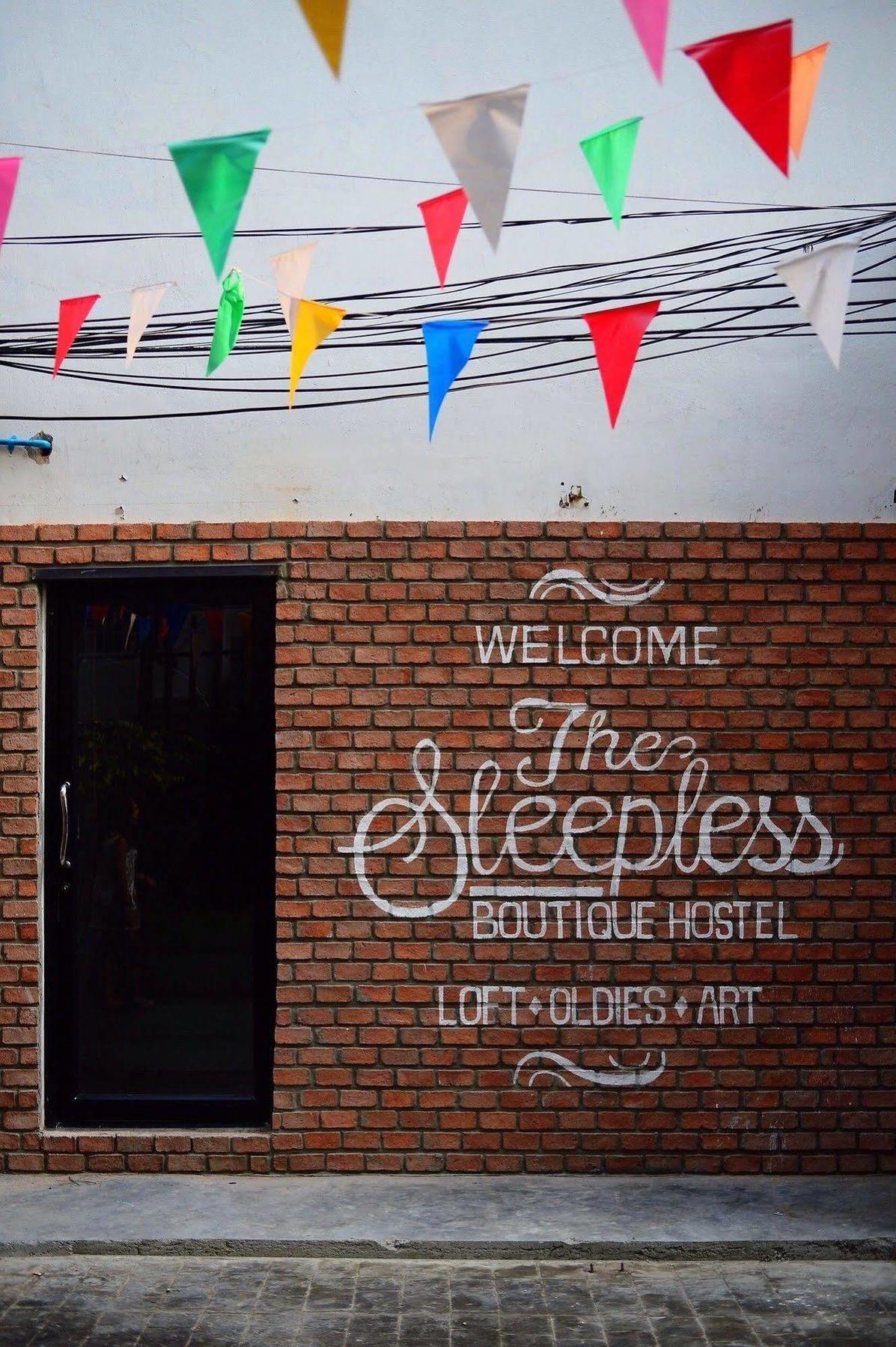 The Sleepless Boutique Hostel Бангкок Екстер'єр фото