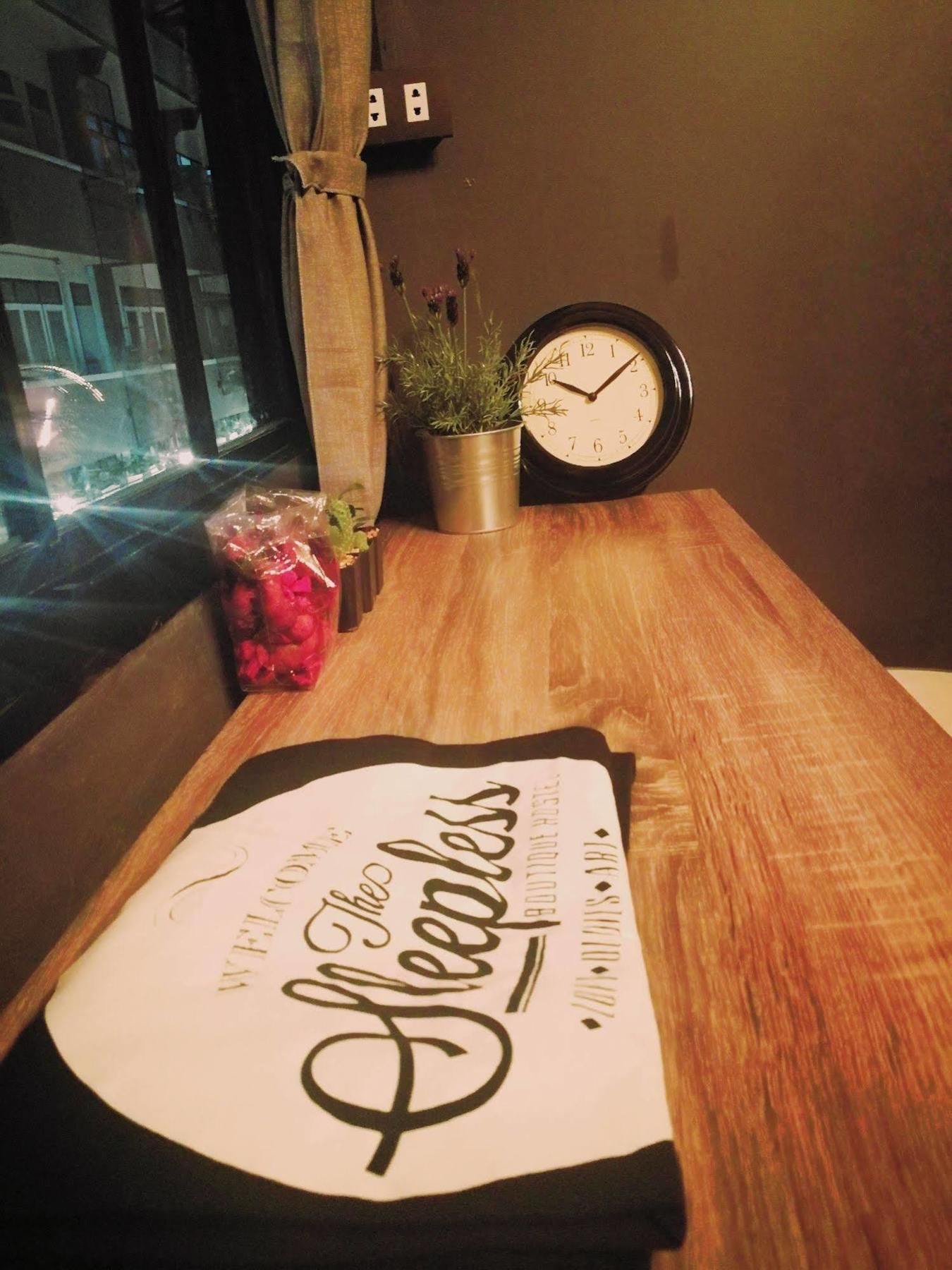 The Sleepless Boutique Hostel Бангкок Екстер'єр фото