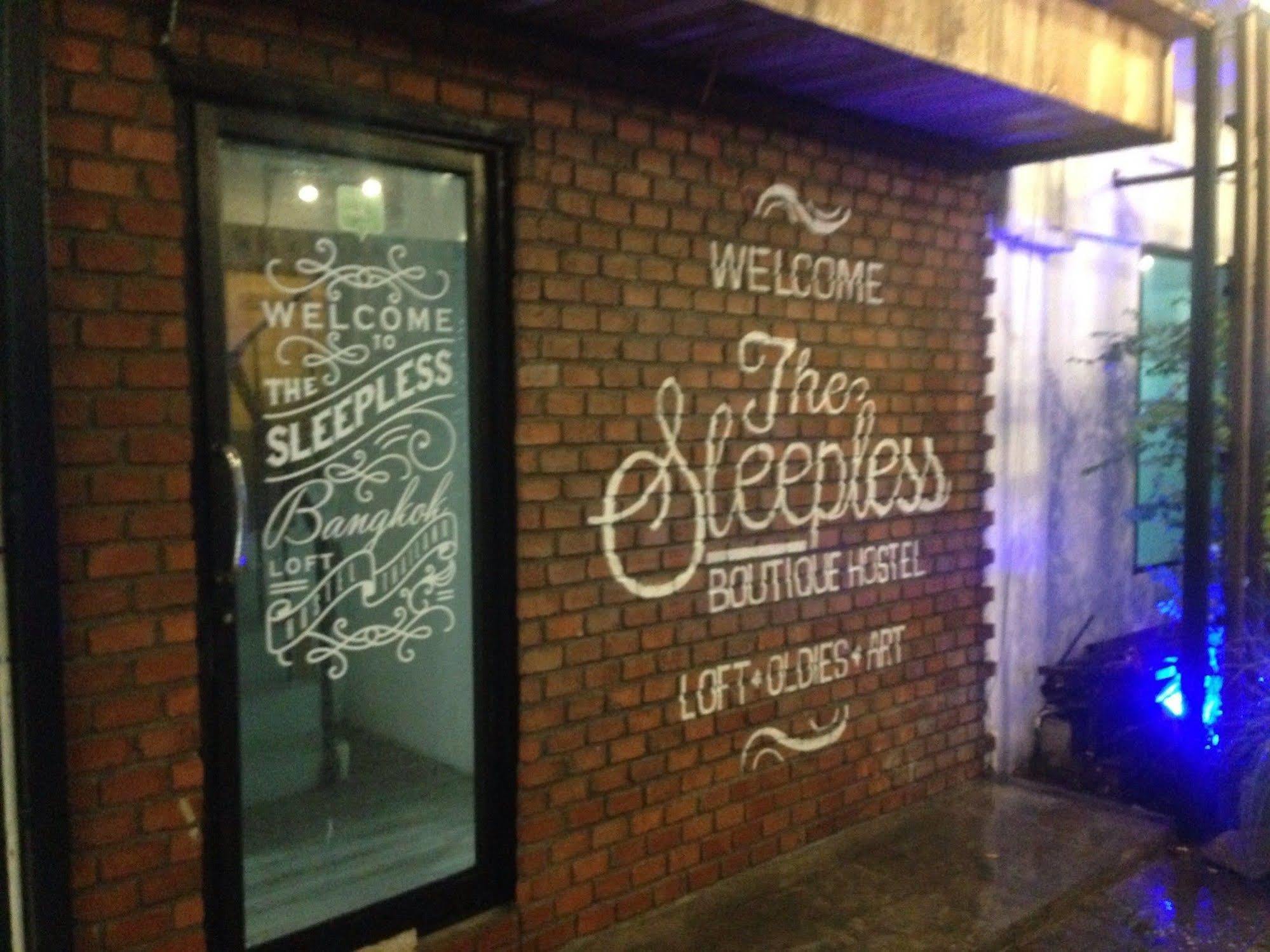 The Sleepless Boutique Hostel Бангкок Екстер'єр фото
